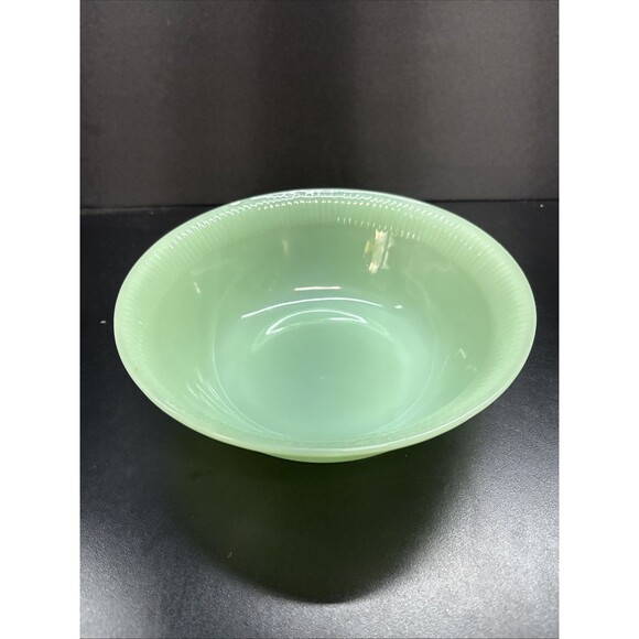 Vintage Fire-King Oven Ware Jadeite Green Round Bowl 8in - Picture 1 of 4
